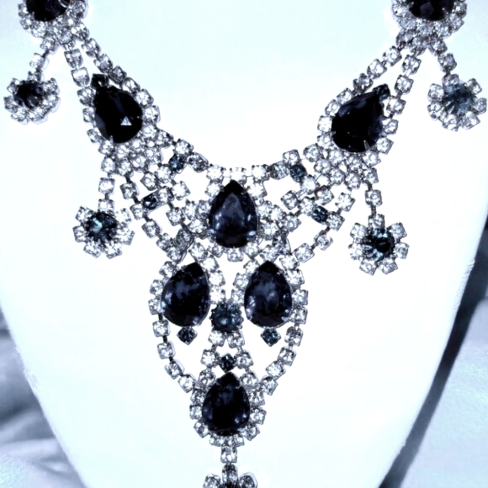 RARE! Verified JULIANA V-Shp Bib Necklace w/ Sapphire & Clear Austrian Crystals - Picture 4 of 7